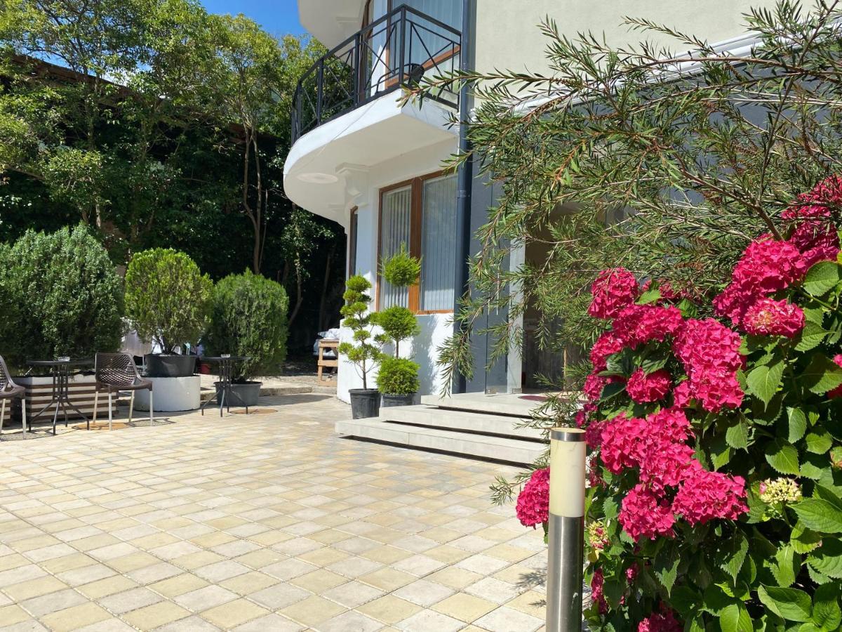 Hotel Golden גגרה מראה חיצוני תמונה